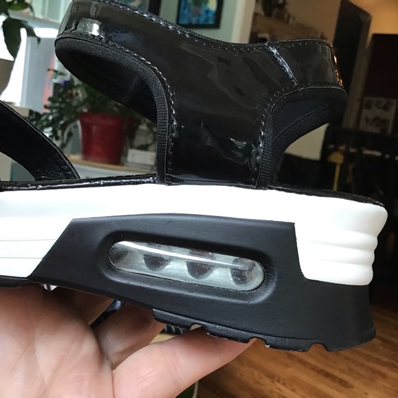 Ladies Perugino bedazzled sandals size 5.5-6 - Picture 8 of 8